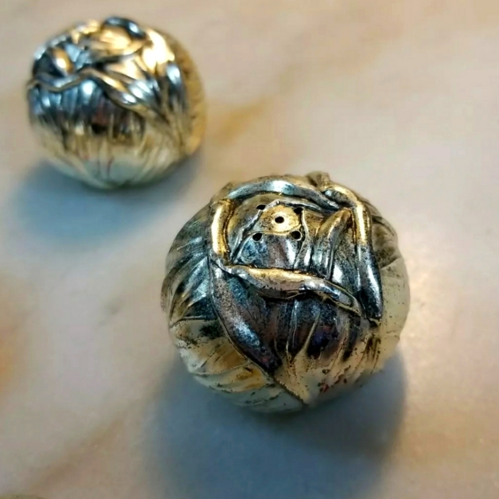 FB ROGERS Silver-Plate Cabbage Salt & Pepper Shakers - VTG - EVC